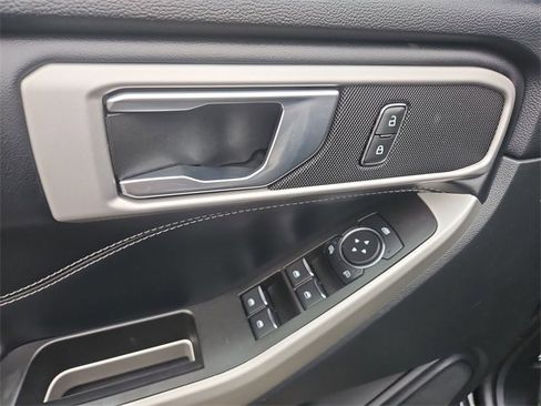 Used 2021 Ford Explorer XLT image 22