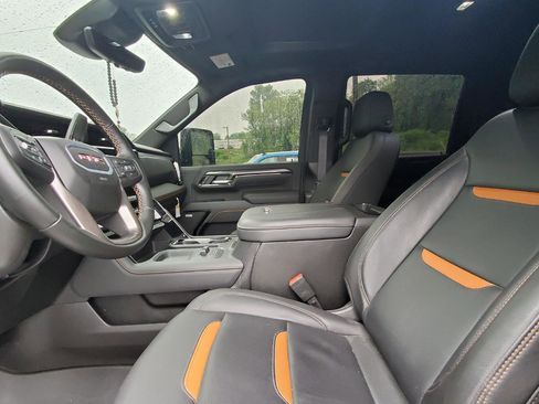 Used 2025 GMC Sierra 2500 AT4 w/ AT4 Premium Plus Package AWD/4WD image 3