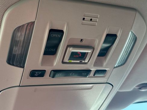 Used 2020 Toyota Highlander XLE image 33