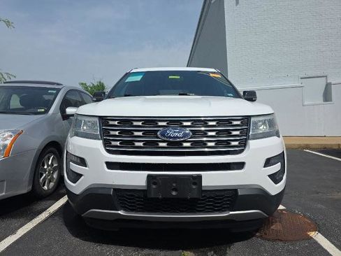 Used 2016 Ford Explorer XLT w/ Equipment Group 201A FWD image 2