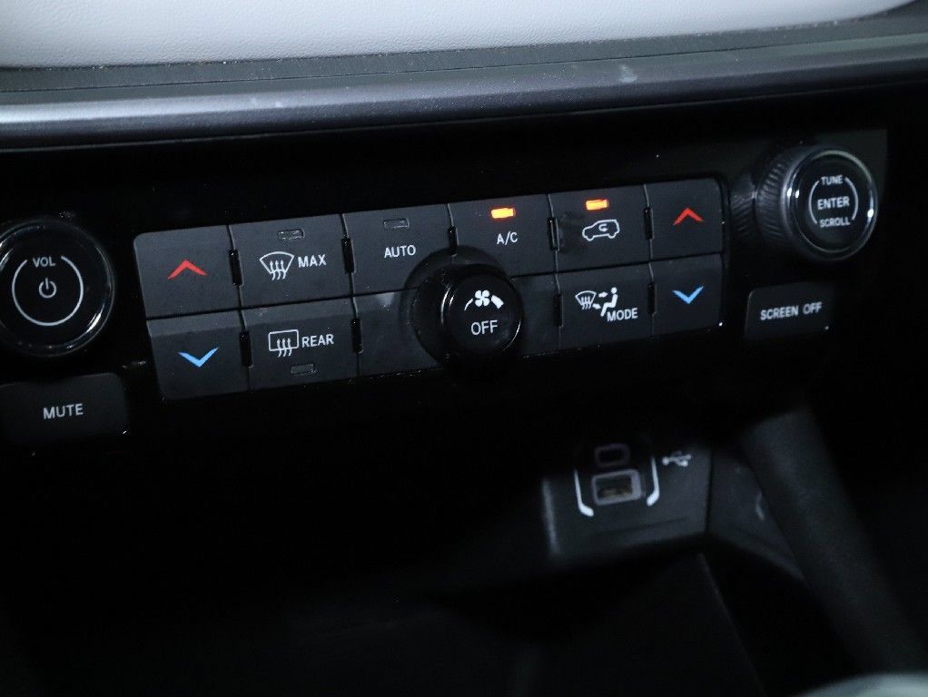 Used 2025 Jeep Compass Limited AWD/4WD image 28