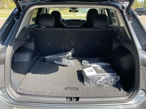 New 2026 Volkswagen Tiguan SE FWD image 8