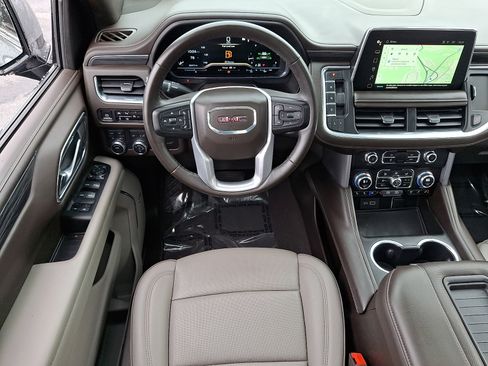 Used 2023 GMC Yukon XL SLT w/ SLT Luxury Package AWD/4WD image 13