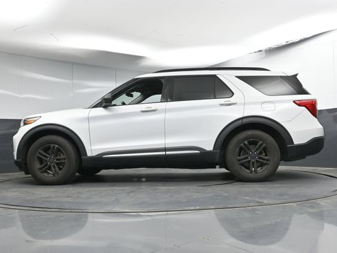 Used 2020 Ford Explorer XLT image 28