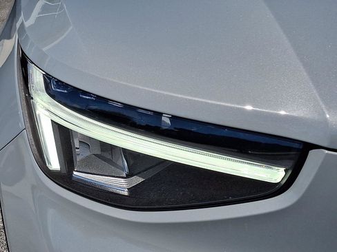 Certified 2024 Volvo XC40 B5 Plus w/ Climate Package AWD/4WD image 9