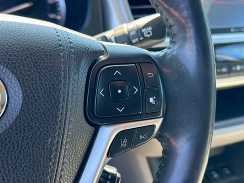 Used 2017 Toyota Highlander XLE AWD/4WD image 19
