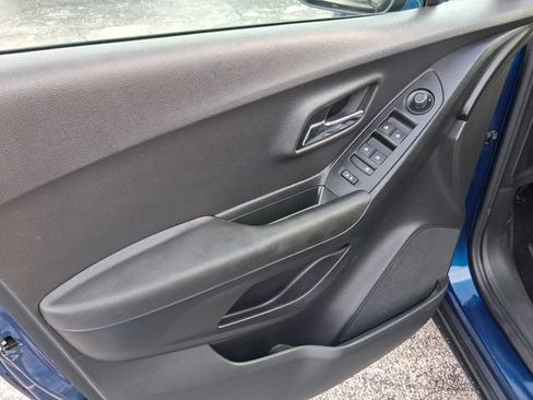 Used 2020 Chevrolet Trax LT w/ LT Convenience Package FWD image 13