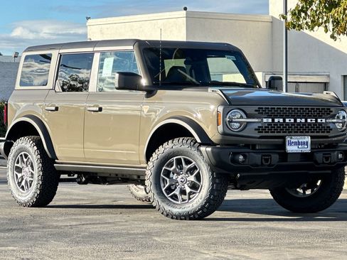 New 2025 Ford Bronco Badlands image 2