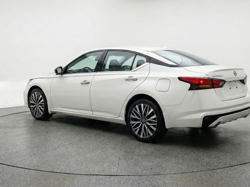 Used 2025 Nissan Altima 2.5 SV image 6