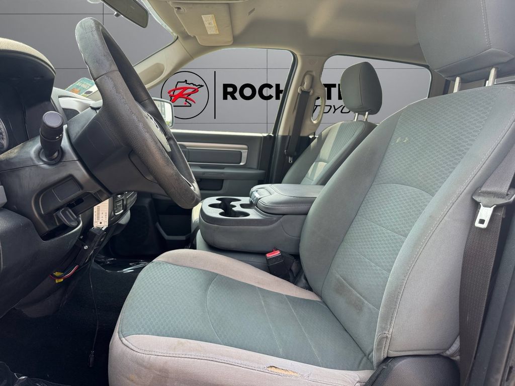 Used 2018 RAM 1500 Classic SLT AWD/4WD image 10