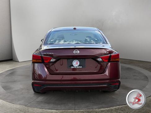 Used 2024 Nissan Altima 2.5 SV FWD image 6
