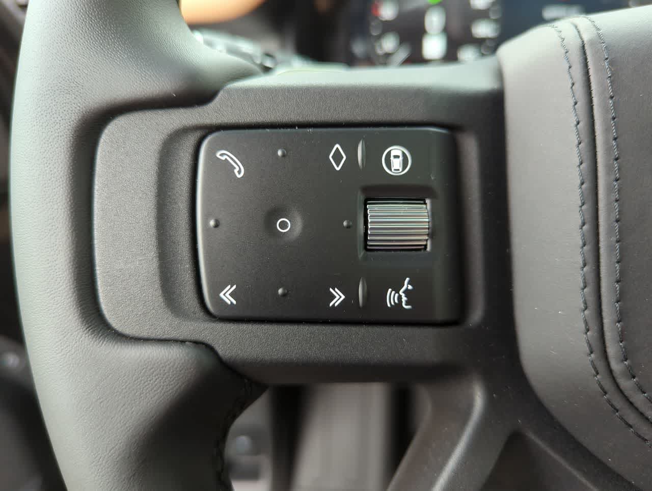 New 2026 Land Rover Defender 90 V8 AWD/4WD image 24