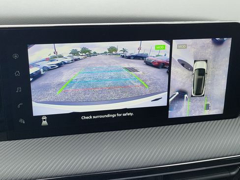 Certified 2025 Nissan Kicks SR FWD image 21
