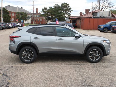 New 2026 Chevrolet Trax LT w/ LT Convenience Package image 4