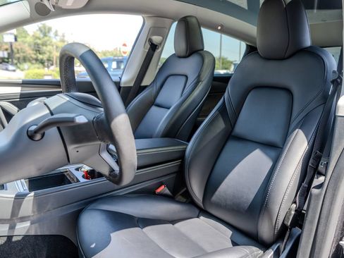 Used 2025 Tesla Model Y Long Range RWD image 17