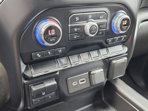 Used 2022 GMC Sierra 2500 SLT w/ SLT Convenience Package AWD/4WD image 18