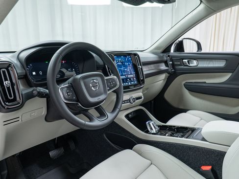 New 2026 Volvo XC40 B5 Ultra w/ Climate Package image 12