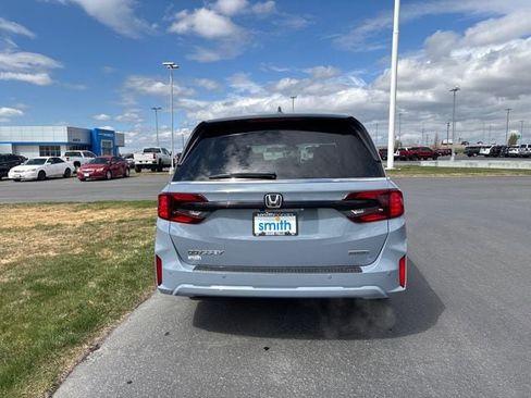 New 2026 Honda Odyssey Touring image 4