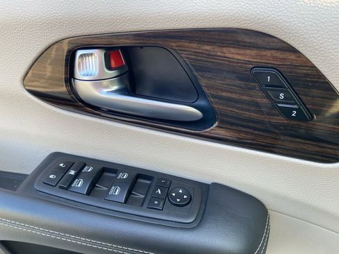 Used 2024 Chrysler Pacifica Limited image 23