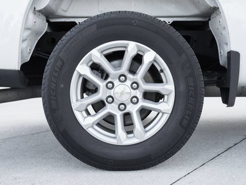 Used 2023 Chevrolet Silverado 1500 LT AWD/4WD image 13