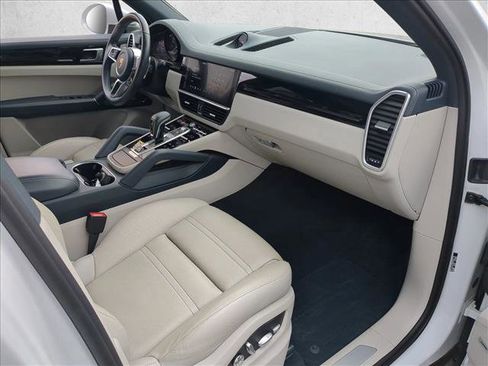 Used 2019 Porsche Cayenne E-Hybrid image 24