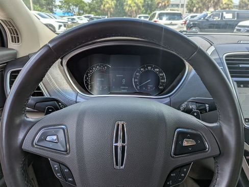 Used 2017 Lincoln MKX Select w/ Select Plus Package AWD/4WD image 27