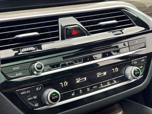 Used 2018 BMW 530e xDrive image 24