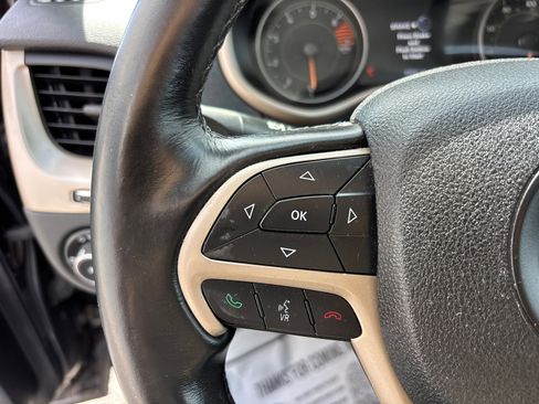 Used 2016 Jeep Cherokee Limited FWD image 15