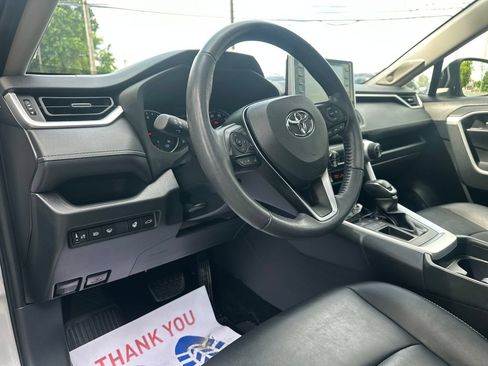 Used 2020 Toyota RAV4 XLE Premium FWD image 11