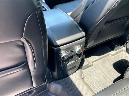 Certified 2022 Ford Explorer XLT w/ Equipment Group 202A image 33