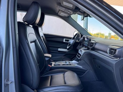 Used 2022 Ford Explorer XLT w/ Equipment Group 202A image 22