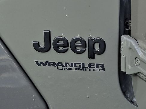 Used 2021 Jeep Wrangler Unlimited Sahara AWD/4WD image 30