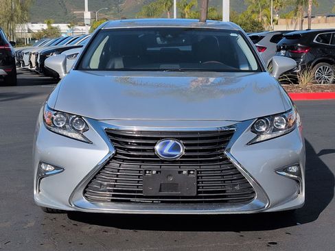 Used 2018 Lexus ES 300h w/ Navigation Package FWD image 3