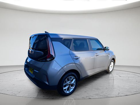 Used 2023 Kia Soul LX w/ Option Group 015 FWD image 3