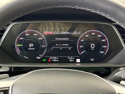 Used 2022 Audi e-tron Premium Plus w/ Premium Plus Package image 29