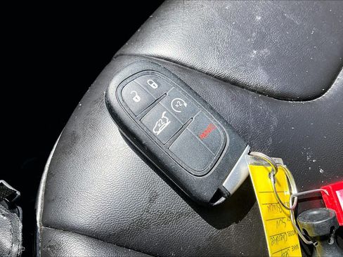 Used 2020 Jeep Cherokee Latitude Plus AWD/4WD image 15