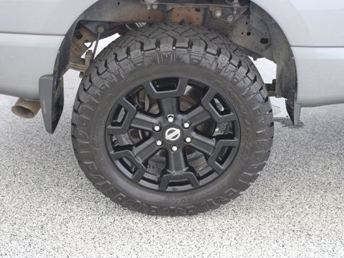 Used 2018 Nissan Titan SV w/ SV Convenience Package AWD/4WD image 6