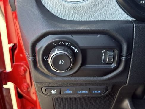 Certified 2025 Jeep Wrangler Unlimited Sahara w/ Safety Group AWD/4WD image 21