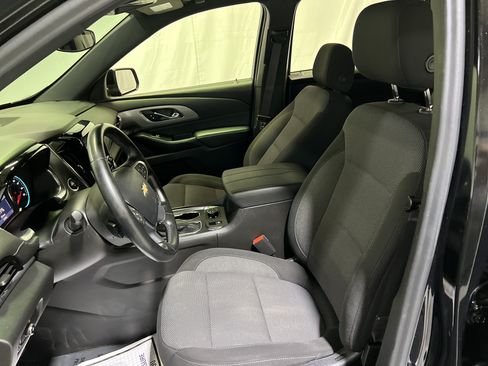 Used 2023 Chevrolet Traverse LT FWD image 17