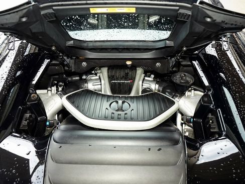 Used 2015 McLaren 650S Spider image 29