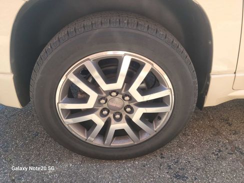 Used 2013 GMC Acadia Denali image 22