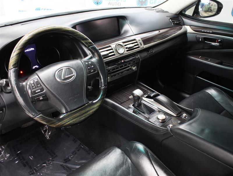 Used 2013 Lexus LS 460 AWD w/ Comfort Pkg image 7
