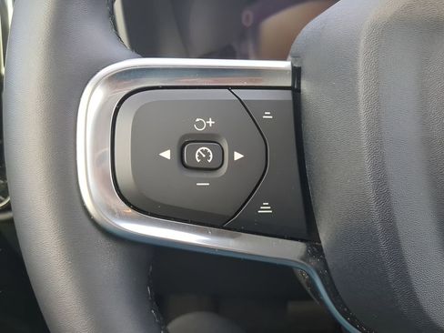 Used 2023 Volvo C40 Recharge Core image 34