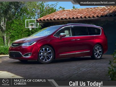 Used 2017 Chrysler Pacifica Limited w/ Tire & Wheel Group