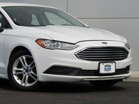 Used 2018 Ford Fusion SE FWD image 4