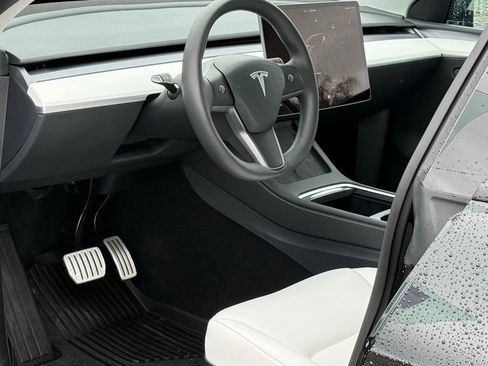 Used 2025 Tesla Model Y Performance image 6