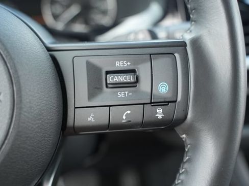 Used 2025 Nissan Pathfinder SV AWD/4WD image 32