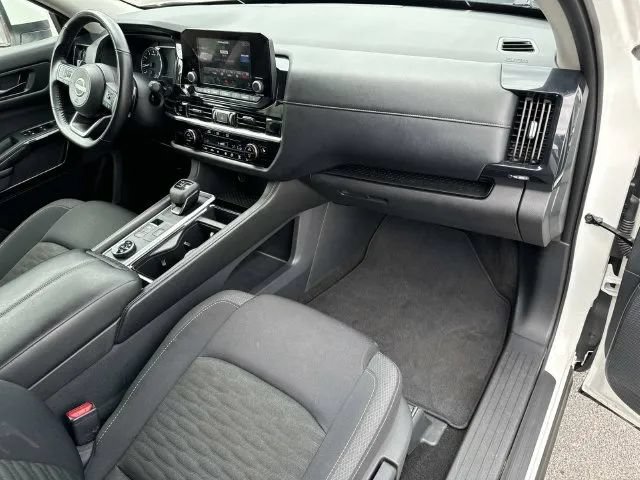 Certified 2025 Nissan Pathfinder SV AWD/4WD image 28