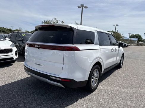 Used 2022 Kia Carnival LX FWD image 4