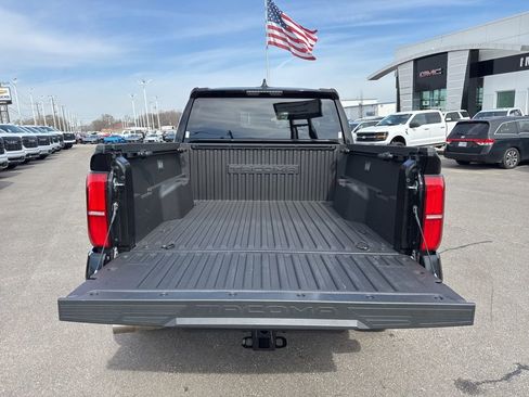 Used 2025 Toyota Tacoma TRD Sport AWD/4WD image 29